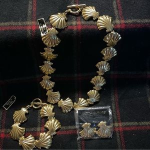 NWT Beautiful Necklace, bracelet and Earring Set